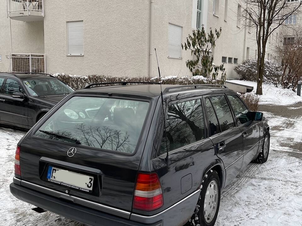 Image 6/21 of Mercedes-Benz 220 TE (1993)