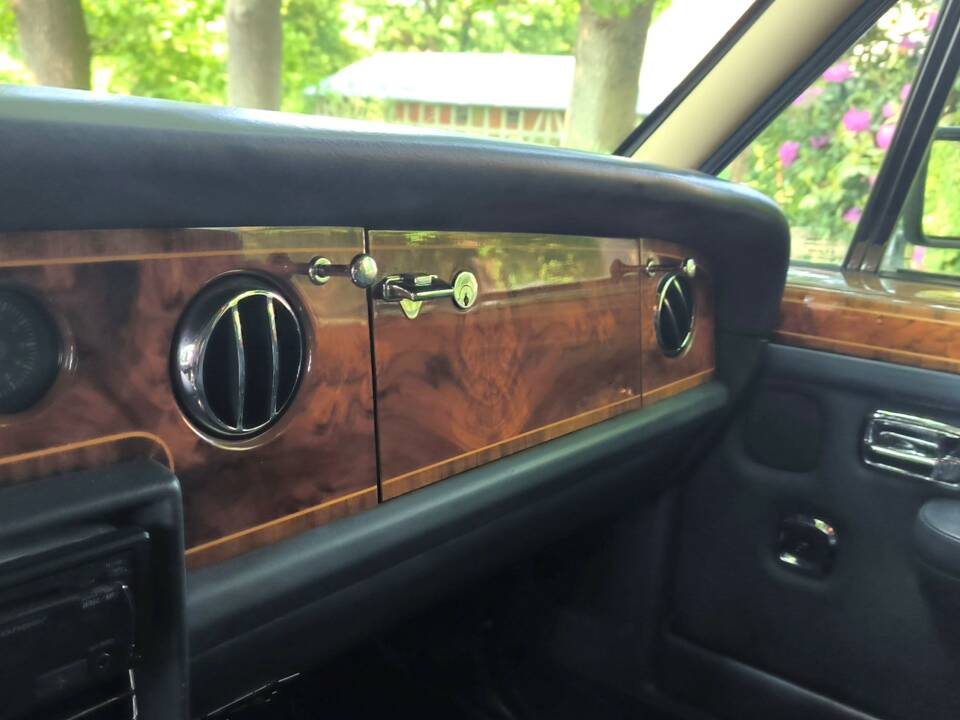 Image 13/33 de Rolls-Royce Silver Spur II (1991)