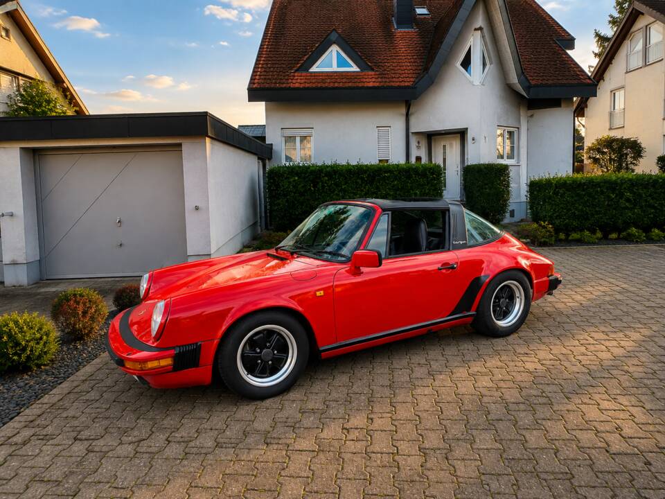 Afbeelding 2/16 van Porsche 911 Carrera 3.2 (1986)