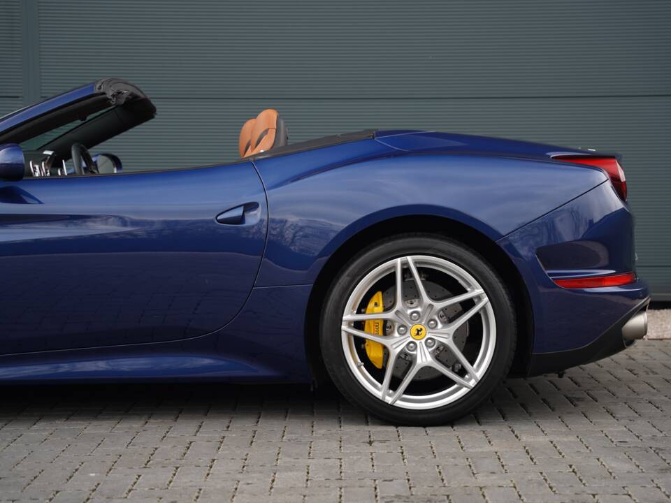 Bild 24/50 von Ferrari California T (2016)