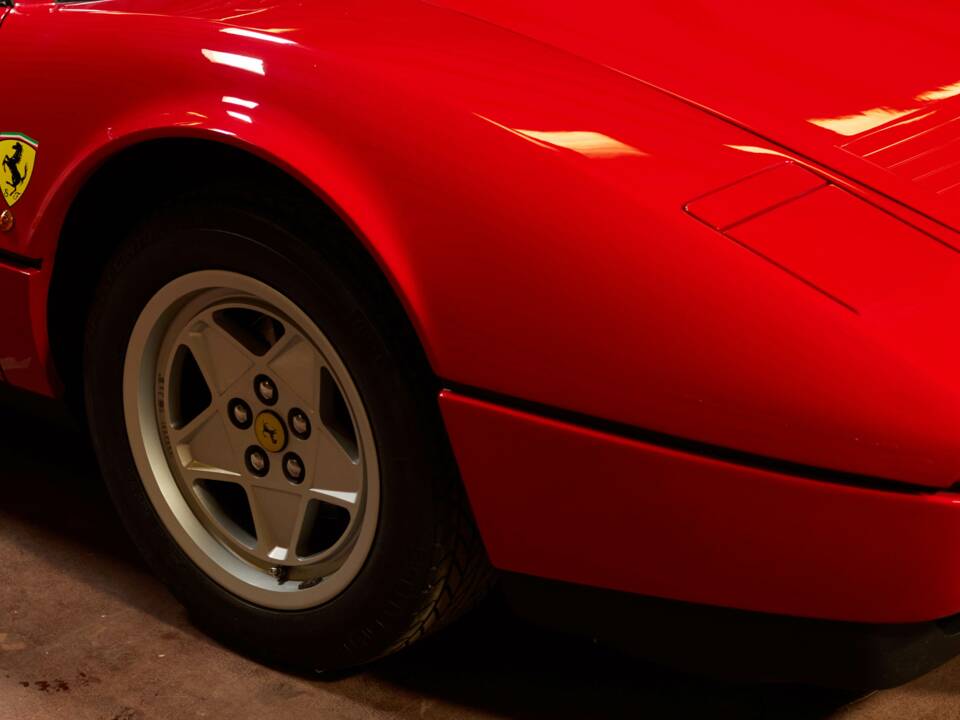 Image 33/79 of Ferrari 328 GTB (1985)