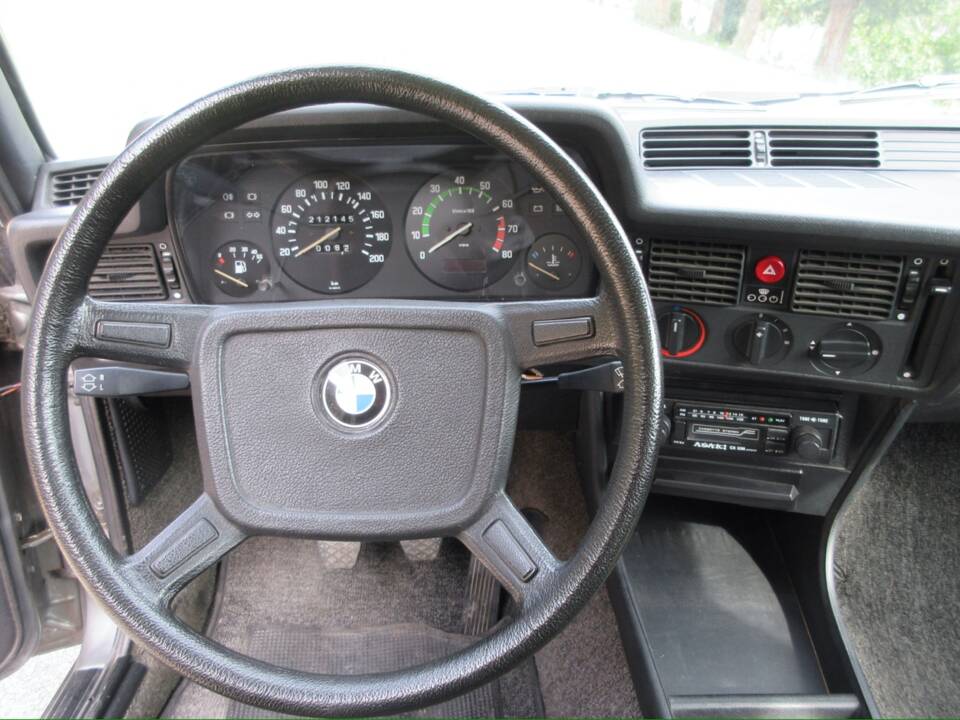 Image 6/22 of BMW 316 (1981)