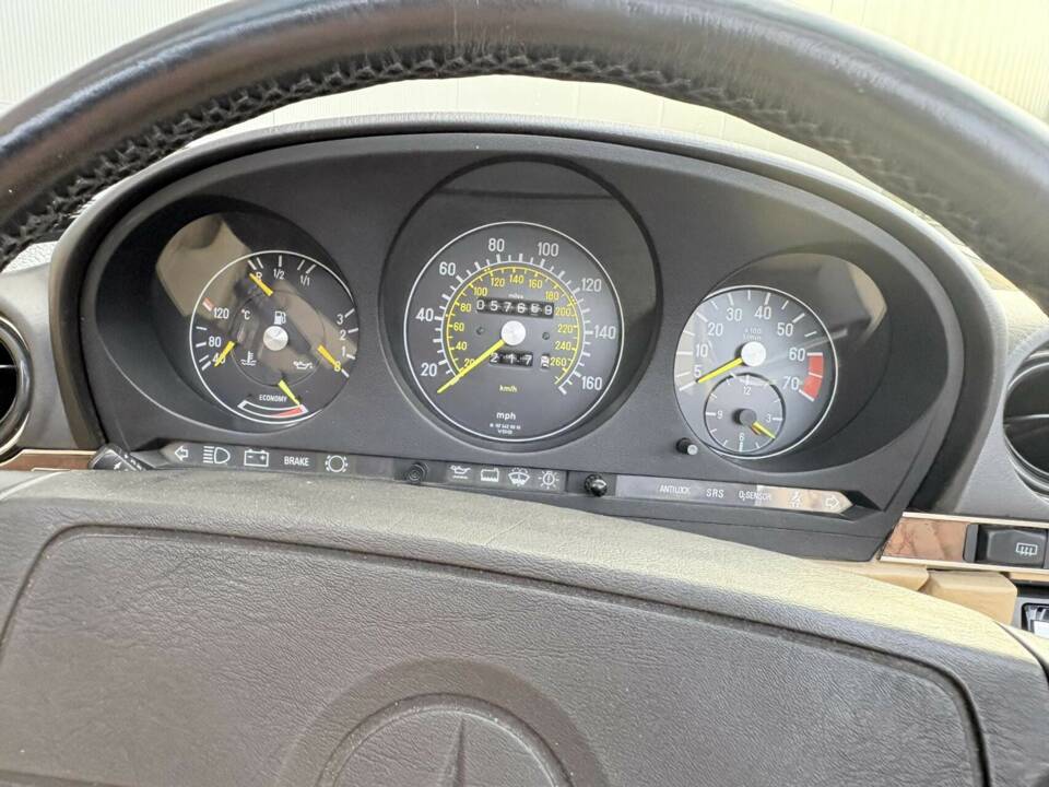 Image 25/50 of Mercedes-Benz 560 SL (1987)