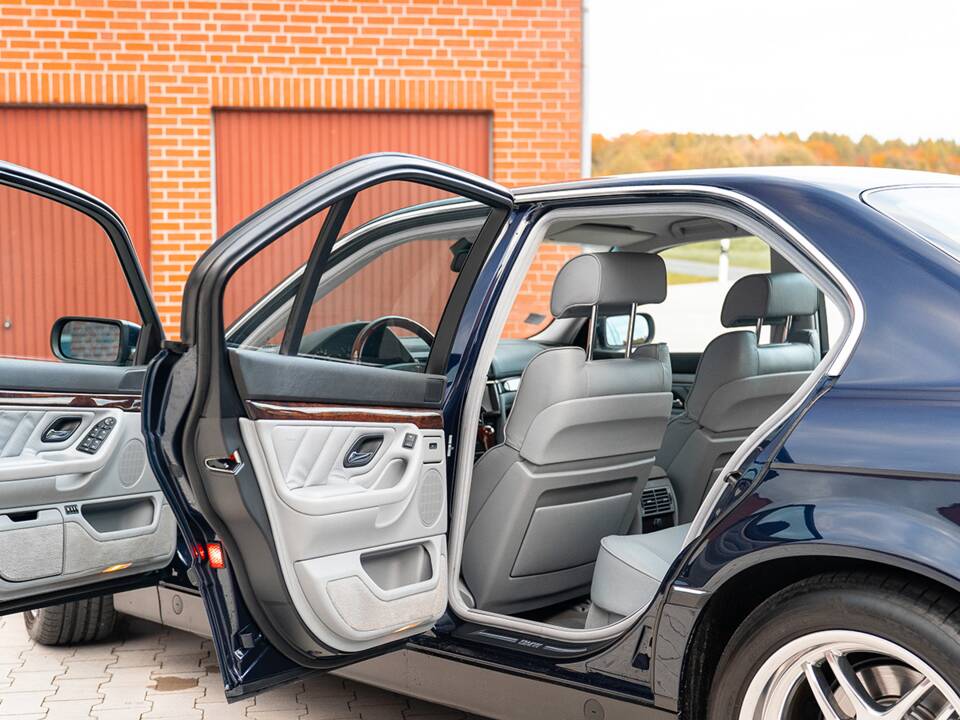 Image 46/55 of BMW 740i (1997)