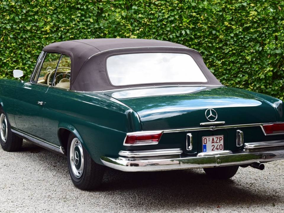 Immagine 7/34 di Mercedes-Benz 220 SE b (1963)