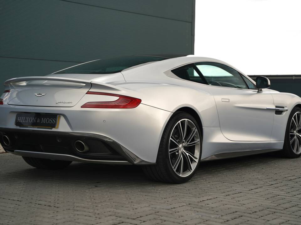 Image 25/50 of Aston Martin Vanquish (2014)