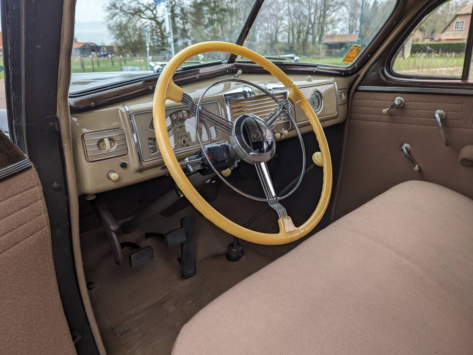 Immagine 9/32 di Buick Century Touring Sedan (1938)
