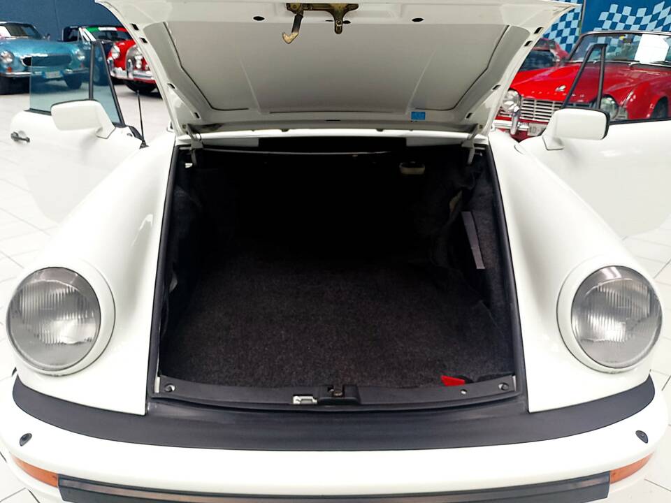 Bild 26/77 von Porsche 911 Carrera 3.2 (1984)
