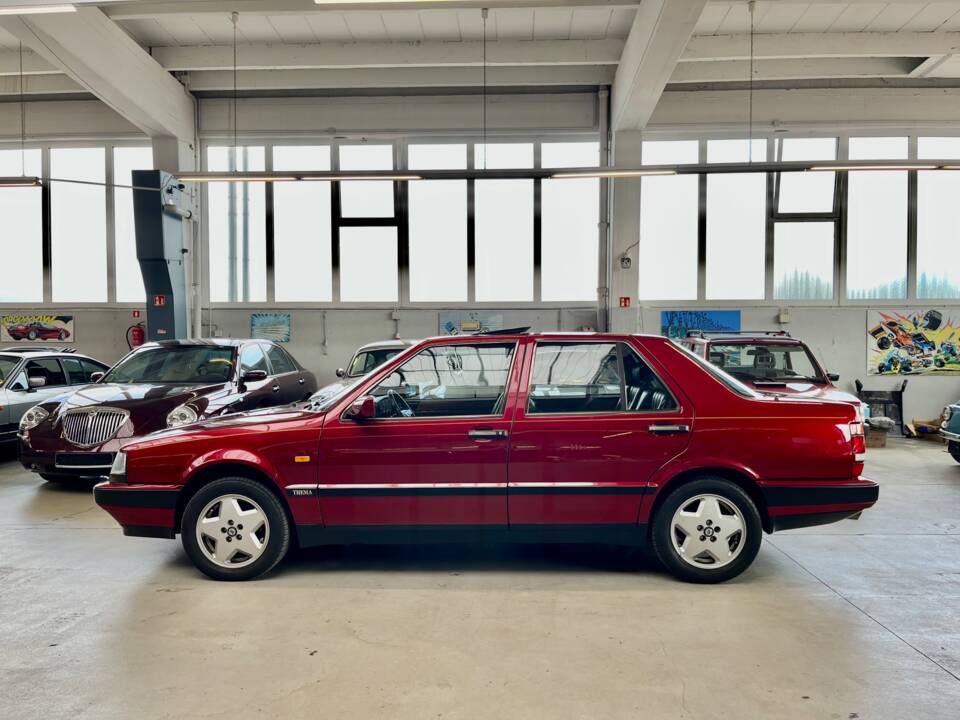 Image 37/47 of Lancia Thema 8.32 (1989)