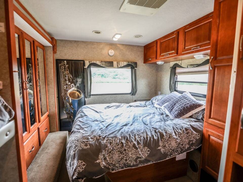 Immagine 10/28 di Coachmen Mirada 350 DS (2008)