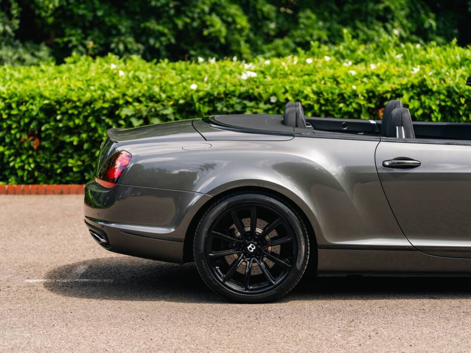 Immagine 22/50 di Bentley Continental GTC (2010)