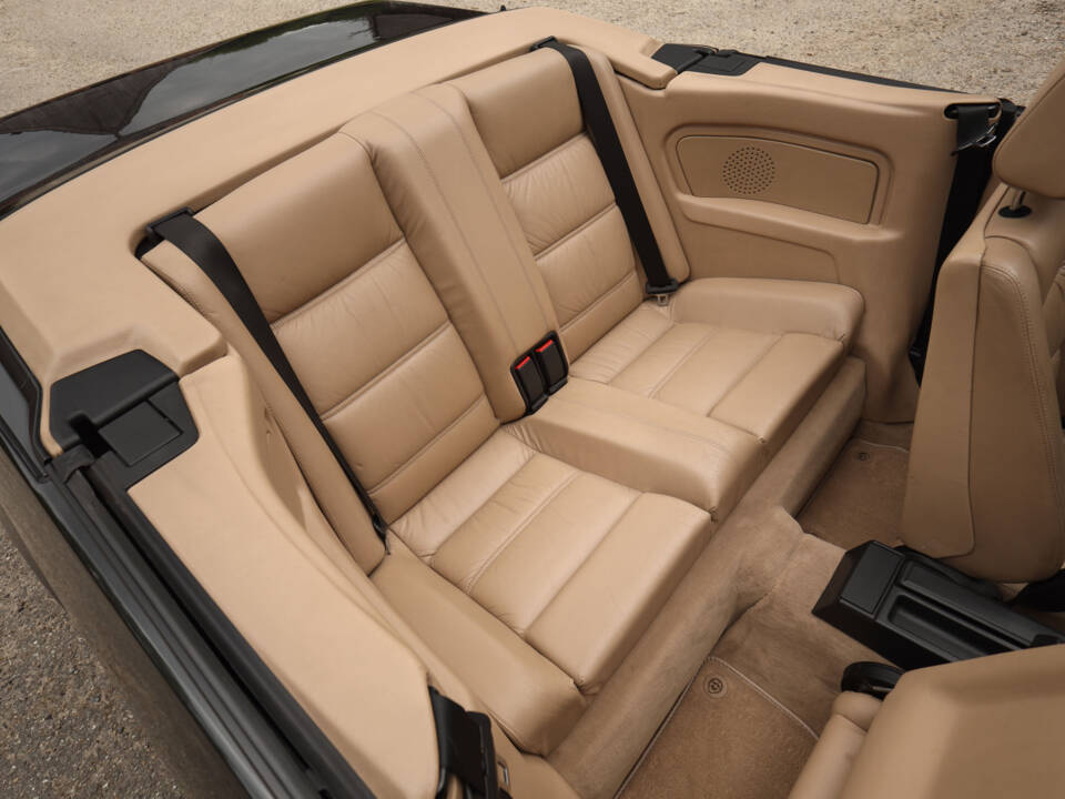 Image 15/83 de BMW 325i (1990)