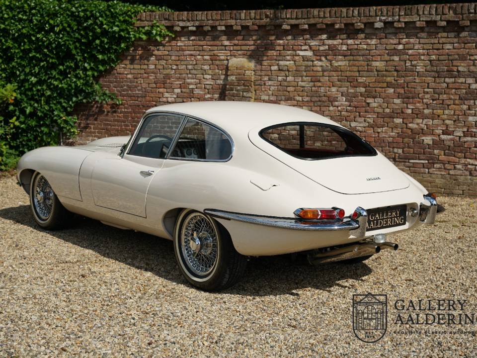 Image 2/50 de Jaguar Type E 3.8 (1964)