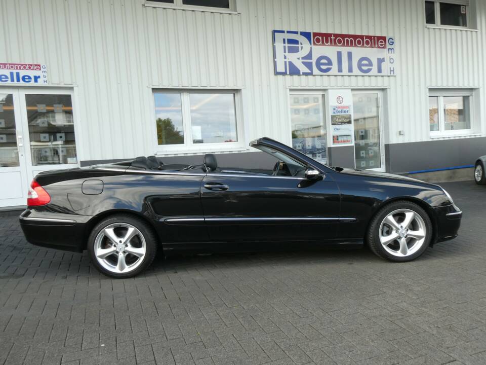 Bild 8/18 von Mercedes-Benz CLK 320 (2003)