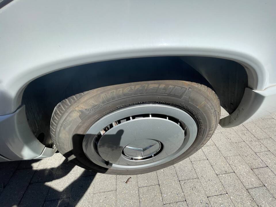 Image 53/57 of Mercedes-Benz 190 D 2.5 (1992)