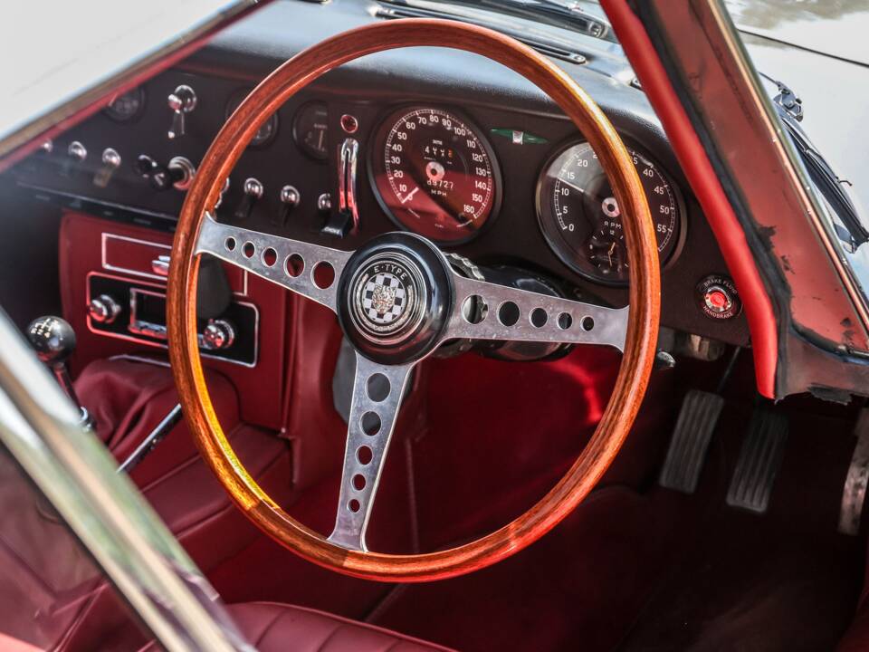 Image 4/44 de Jaguar Type E 4.2 (1964)