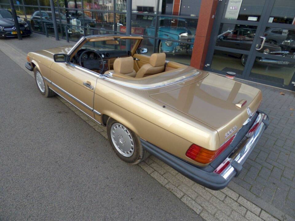 Imagen 12/36 de Mercedes-Benz 560 SL (1988)