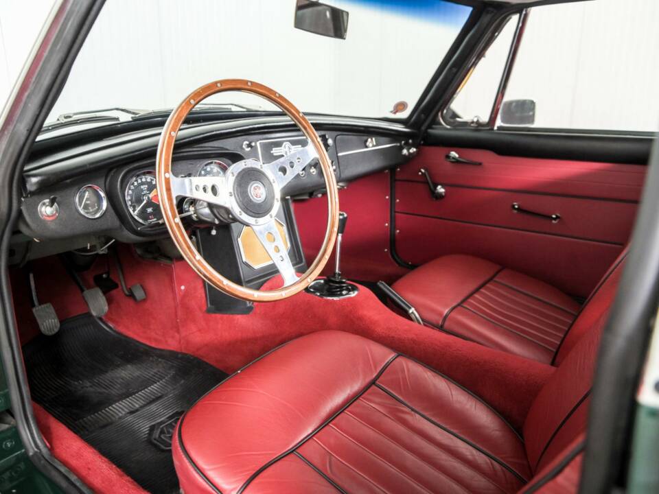 Image 7/50 de MG MGB GT (1966)