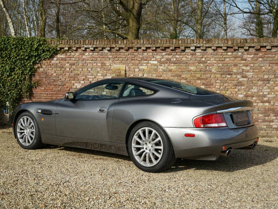 Afbeelding 2/50 van Aston Martin V12 Vanquish (2003)