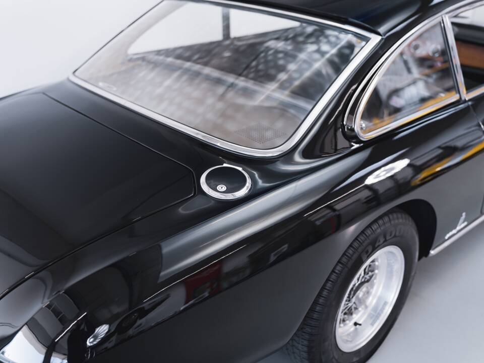 Image 56/100 of Ferrari 330 GT 2+2 (1965)