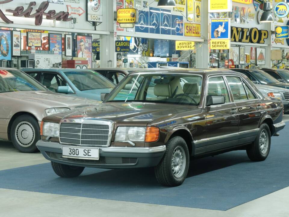 Bild 13/50 von Mercedes-Benz 380 SE (1984)