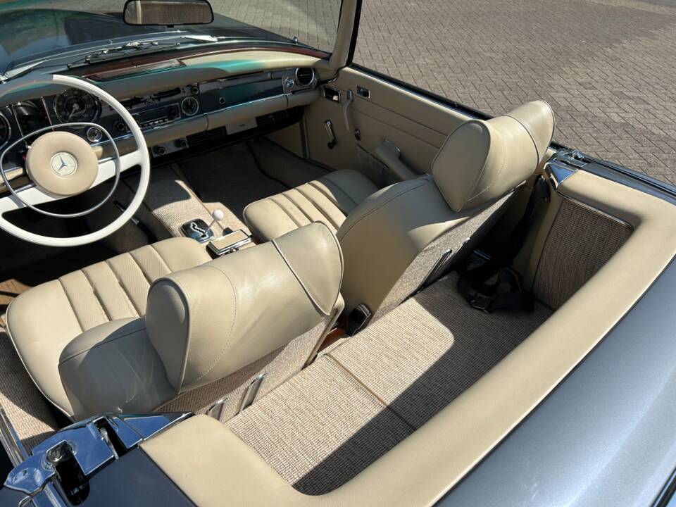 Immagine 4/39 di Mercedes-Benz 280 SL (1971)