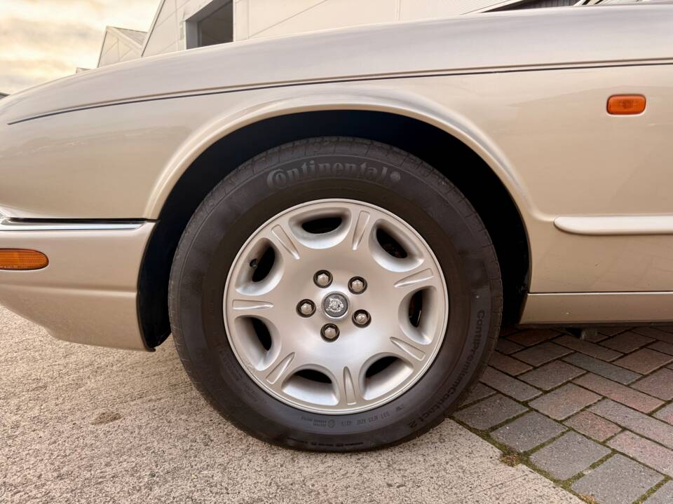 Bild 13/32 von Jaguar XJ 8 Sovereign (1999)
