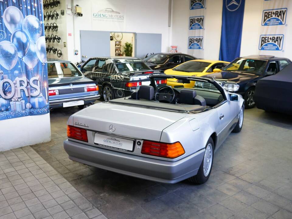 Image 17/38 of Mercedes-Benz 500 SL (1991)