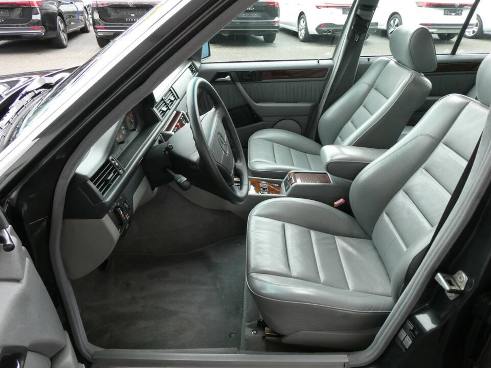 Image 9/21 of Mercedes-Benz 500 E (1992)