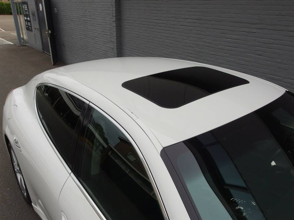 Image 39/98 of Porsche Panamera S (2010)