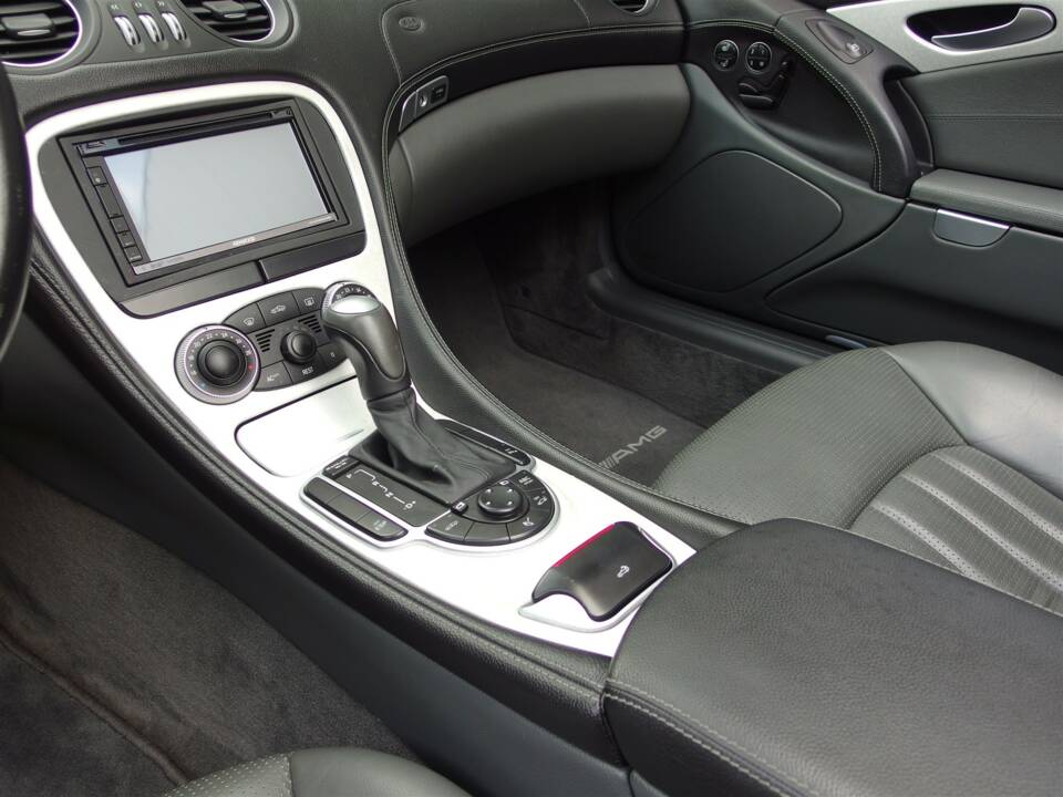 Image 48/97 de Mercedes-Benz SL 55 AMG (2003)