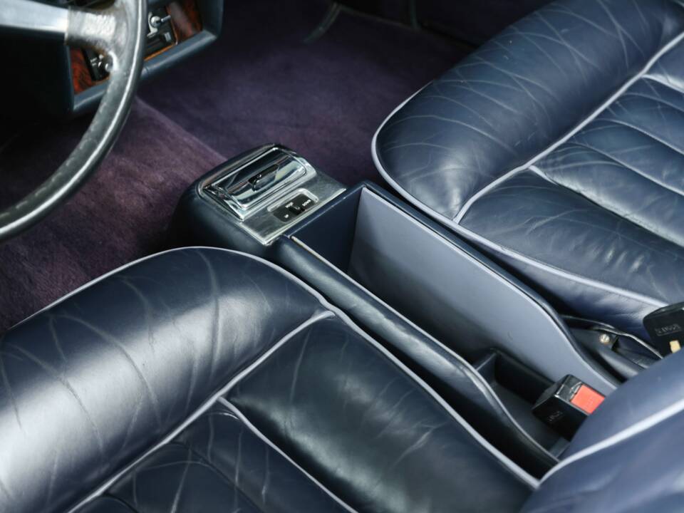 Image 30/48 of Rolls-Royce Corniche I (1980)
