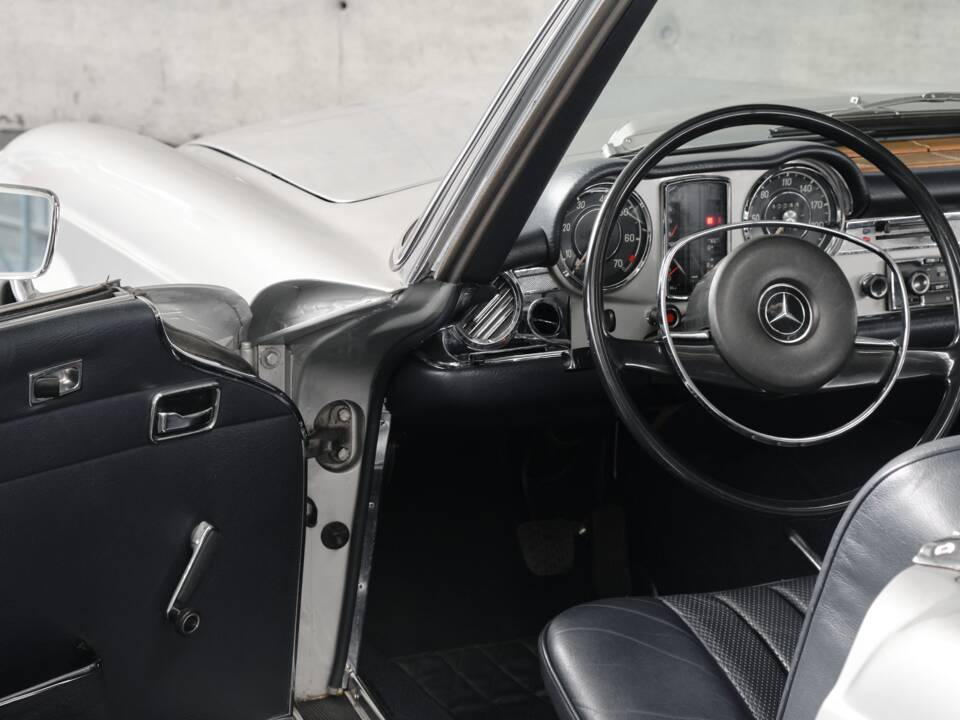 Image 45/50 de Mercedes-Benz 280 SL (1970)