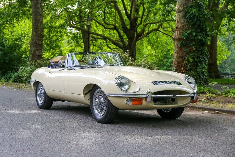 Image 1/50 of Jaguar E-Type (1969)