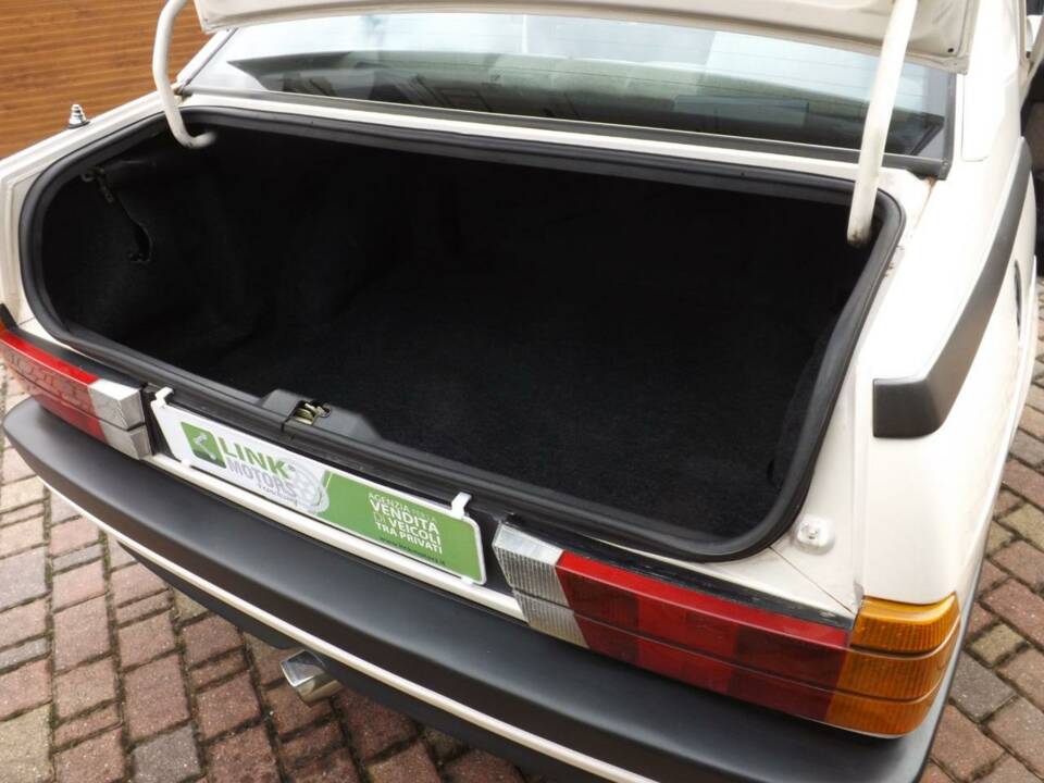 Image 49/50 de Alfa Romeo 75 2.0 (1986)