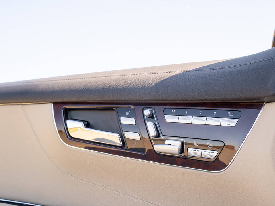 Image 58/67 of Mercedes-Benz CL 500 (2006)