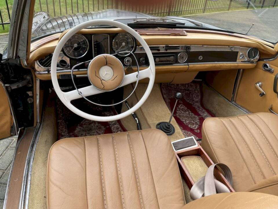 Image 17/36 of Mercedes-Benz 230 SL (1966)