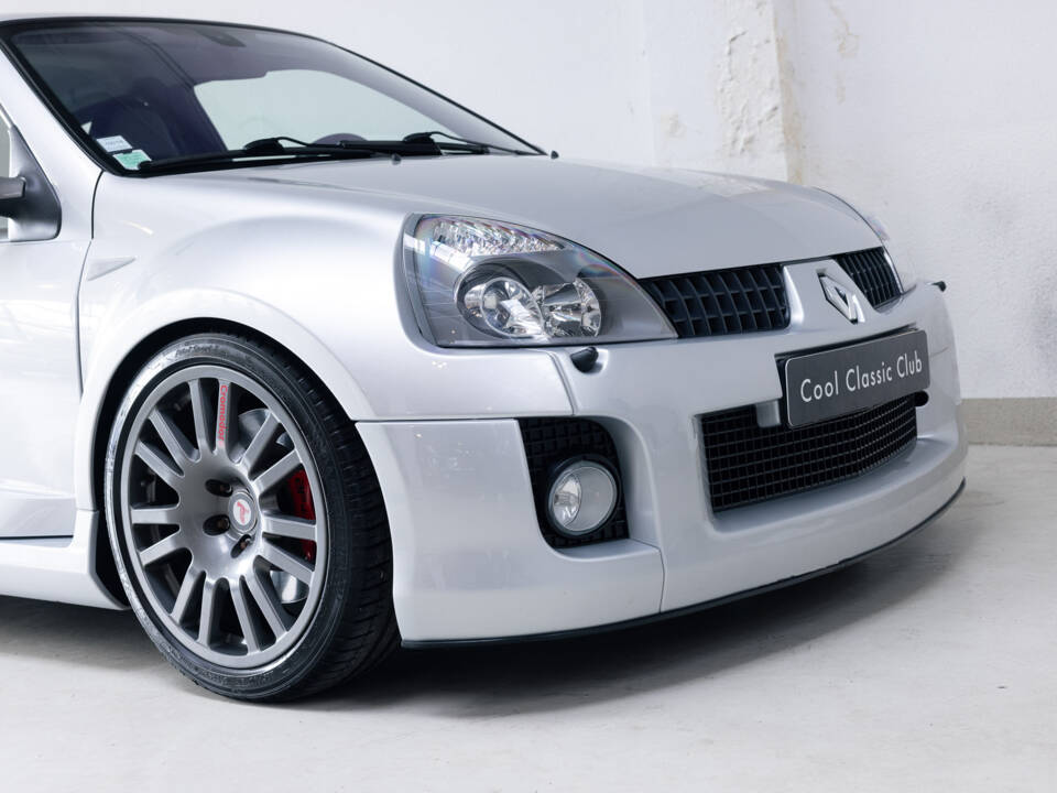 Imagen 18/32 de Renault Clio II V6 (2003)