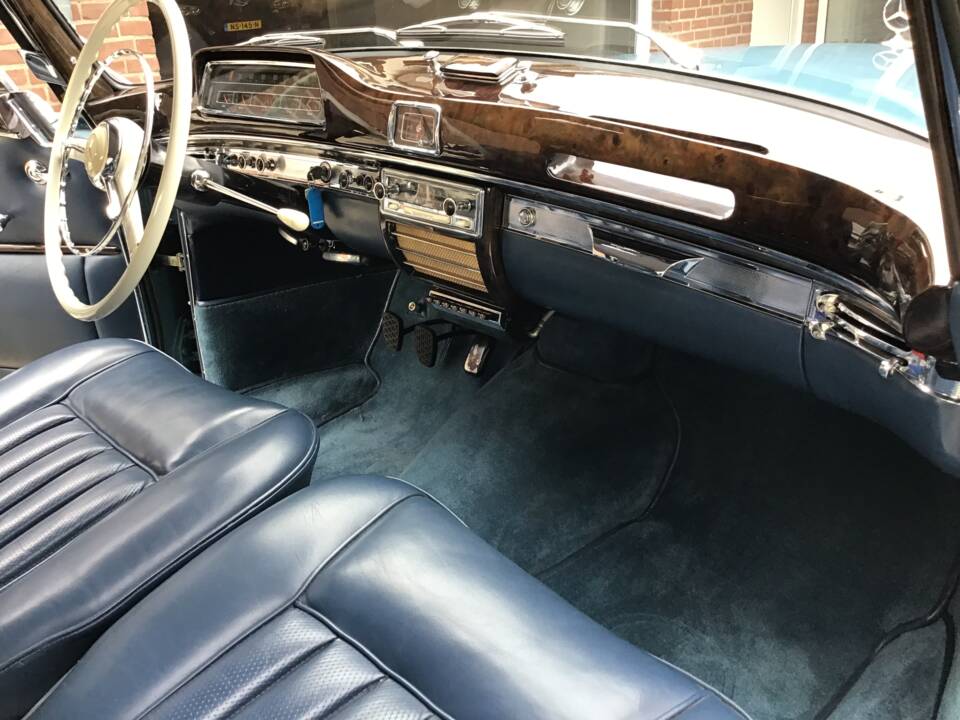 Image 8/32 of Mercedes-Benz 220 S Cabriolet (1958)