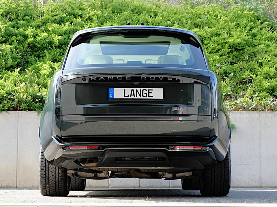 Image 3/61 of Land Rover Range Rover D350 (2025)