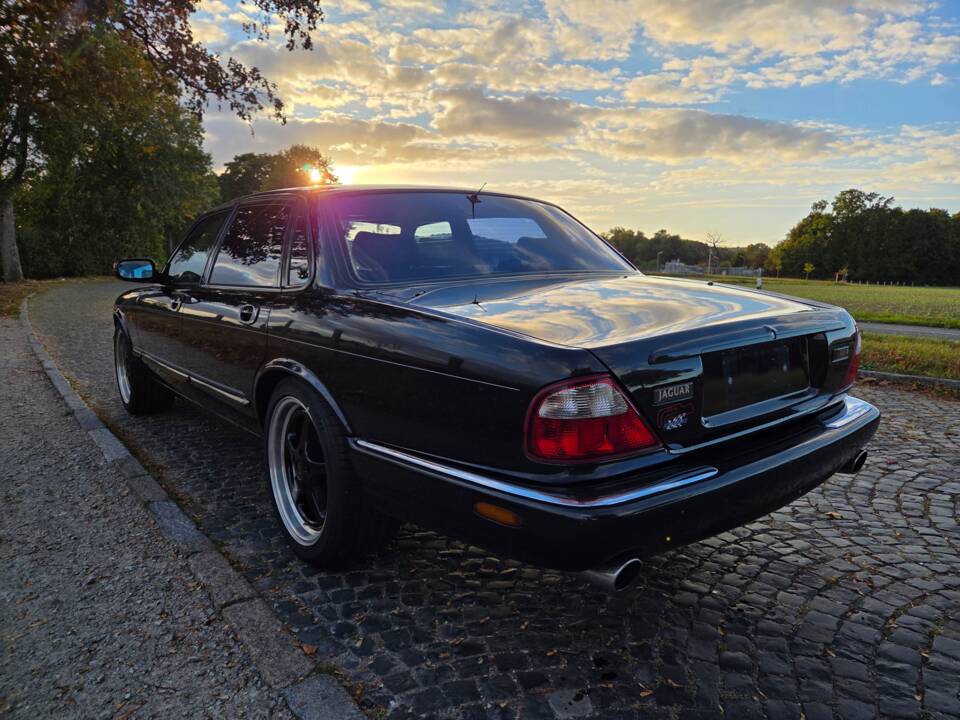 Image 5/15 de Jaguar XJR 4.0 (2000)