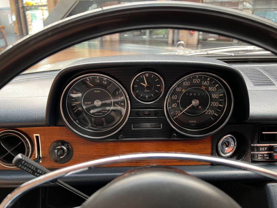 Image 22/41 de Mercedes-Benz 250 C (1970)