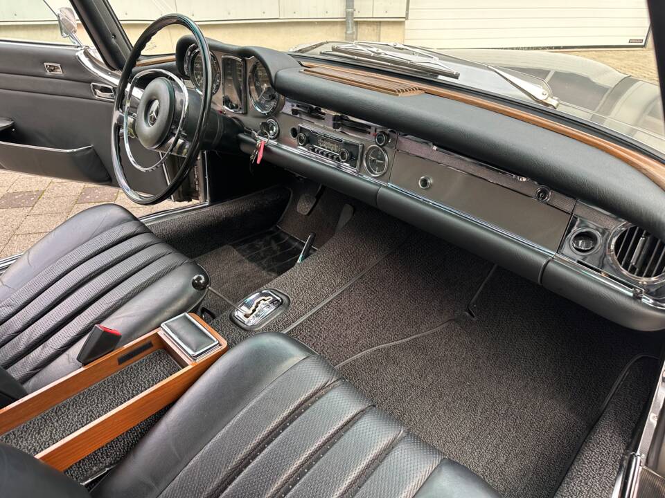 Image 26/36 of Mercedes-Benz 280 SL (1968)