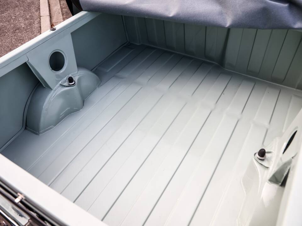 Image 12/29 of Morris Mini Van (1962)