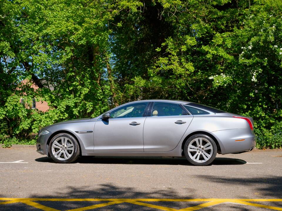 Bild 21/50 von Jaguar XJ 5.0 (2012)