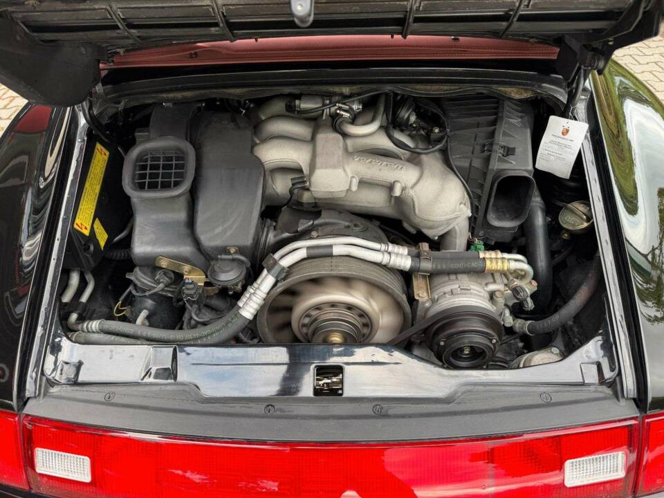 Image 22/39 of Porsche 911 Carrera (1997)