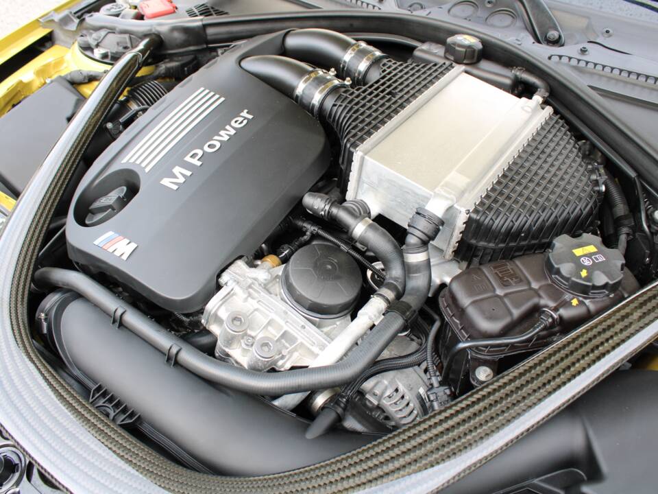 Image 79/98 of BMW M4 (2014)