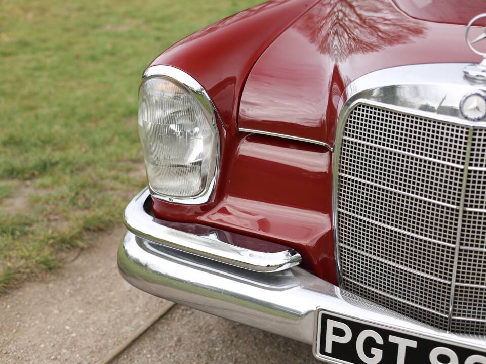 Image 31/50 of Mercedes-Benz 220 (1967)