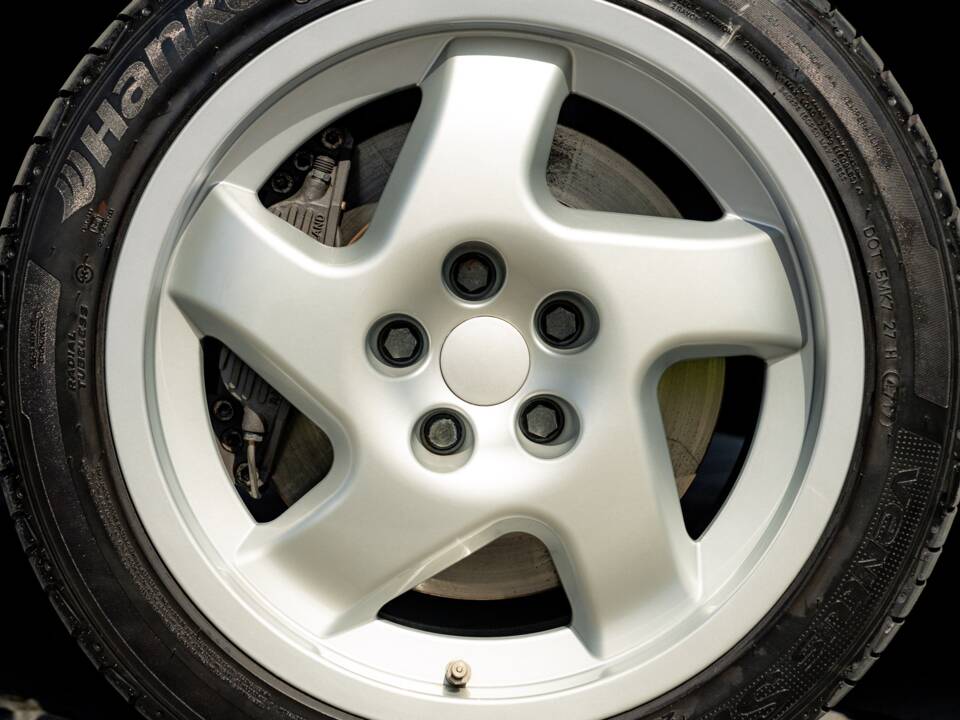 Image 21/75 of Lotus Carlton (1991)