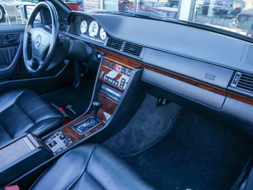 Bild 44/50 von Mercedes-Benz 300 CE-24 3.4 AMG (1993)